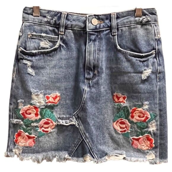 ZARA DENIM HIGH WAISTED FLORAL EMBROIDERED DISTRESSED CUT OFF MINI SKIRT SIZE S - Picture 1 of 7